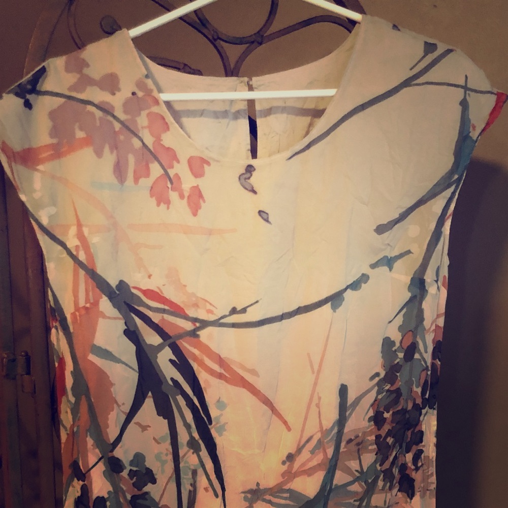 Elegant yet simple oriental inspired shift dress.